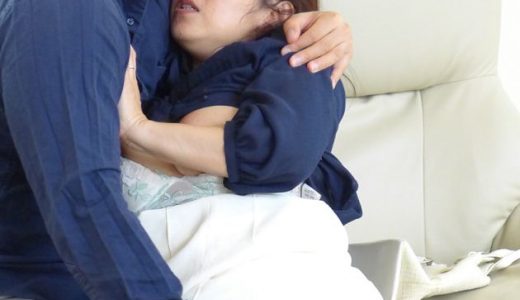 熟女 いやらしい関係旦那の会社の社長に呼び出された清純妻は… 夫の兄に無理やり巨乳をまさぐられ… 杉岡恵美子 磐井玲子