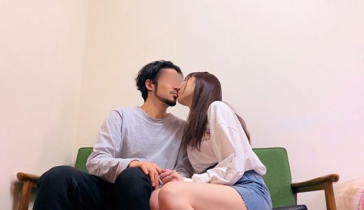 カメラ(スマホ)一台だけ持った美少女を童貞君の自宅に訪問させるドキュメンタリー！男女2人きり…悩める男の姿に発情しちゃって筆下ろし ゆい&さくら