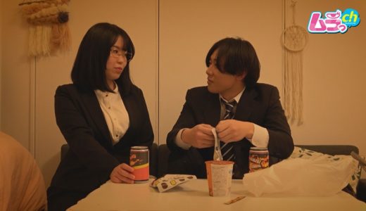 ニンゲン観察 押しに弱そうな同期女子は、規格外の爆乳をぶるんぶるん揺らし男の上で腰を振りまくるド淫乱！
